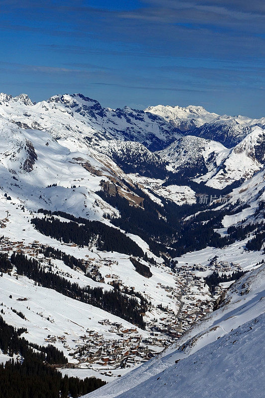 在奥地利的Lech am Arlberg滑雪